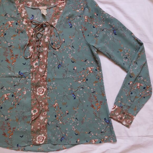 Gimmicks BKE Lace Up Peasant Top Green Floral Bird Boho Festival Womens Medium - Picture 4 of 13